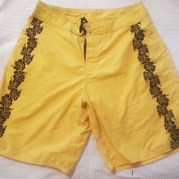 Quicksilver Mens Boardshorts sz 34, used in great condition - Picture 1 of 2